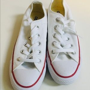 Size 6 White Converse Low tops
